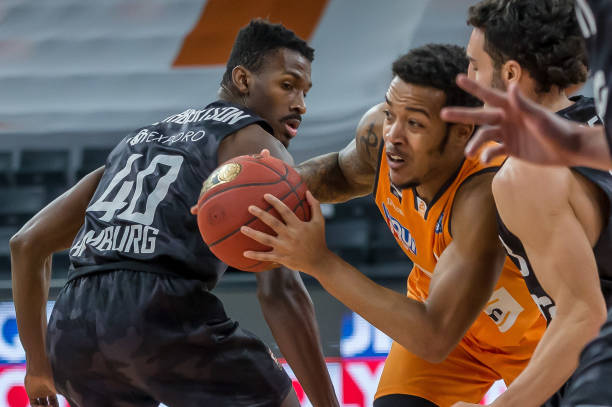 4年名副其 4年名副其